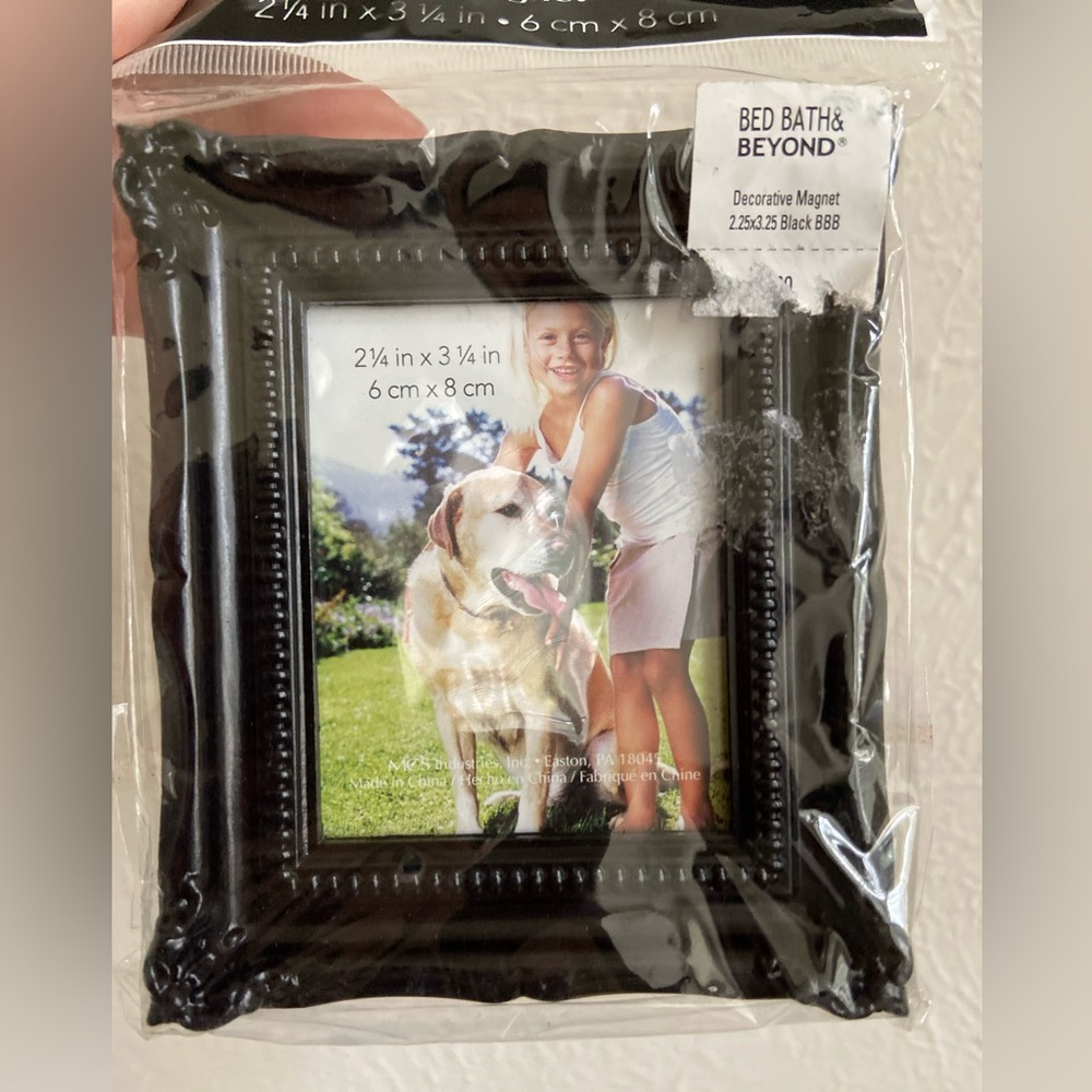 New small decorative magnetic black ornate frame 2 1/4 x 3 1/4 in - Picture 10 of 14